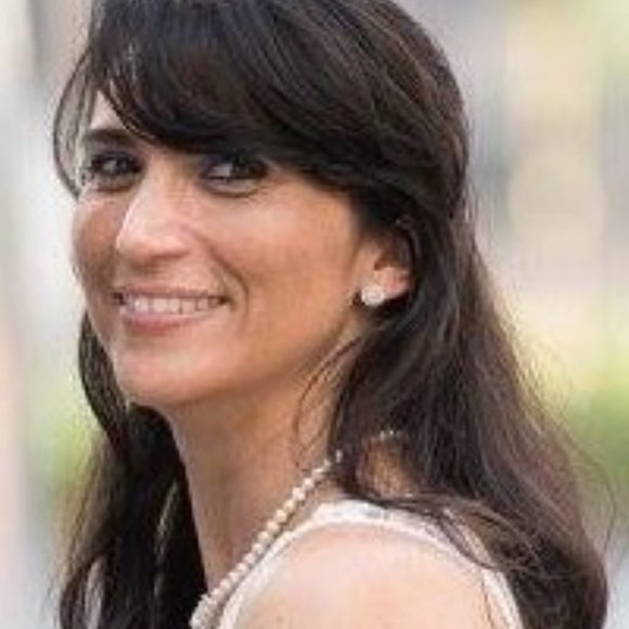 Meet your Posher, Camila - Picture 1 of 2